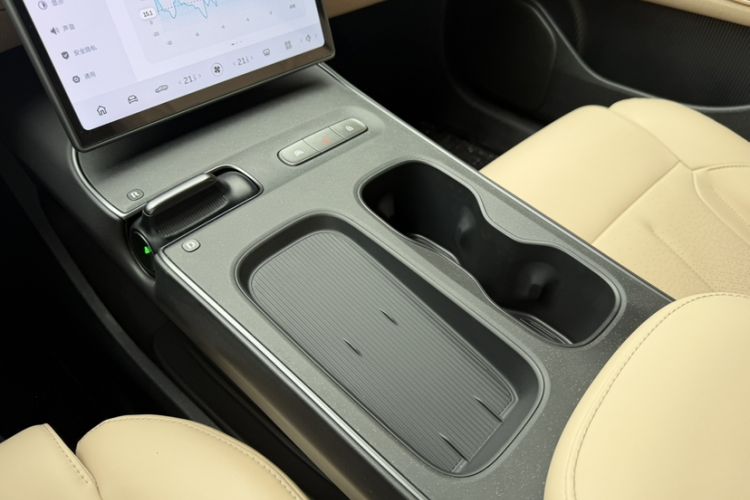 Used Nio ET5 2024 75 kWh Interior 8