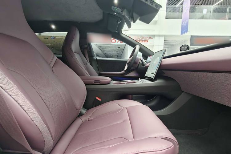 Used Nio ET5 2024 75 kWh Interior 9