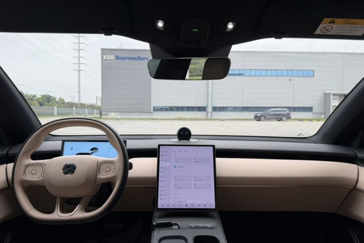 Used Nio ET5 2024 75 kWh Interior 9