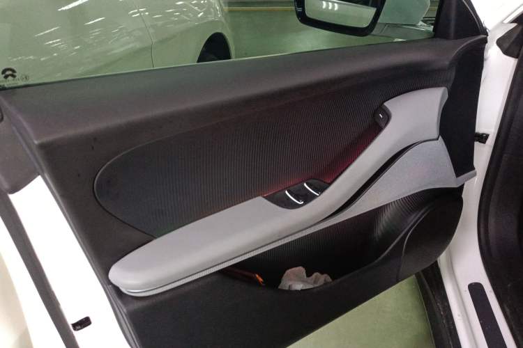 Used Nio ET5 2024 75 kWh Left Front Door Interior