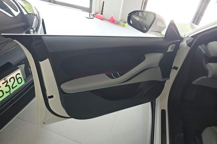 Used Nio ET5 2024 75 kWh Left Front Door Interior