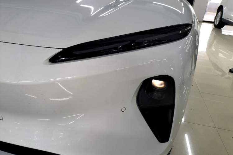 Used Nio ET5 2024 75 kWh Left Front Headlight