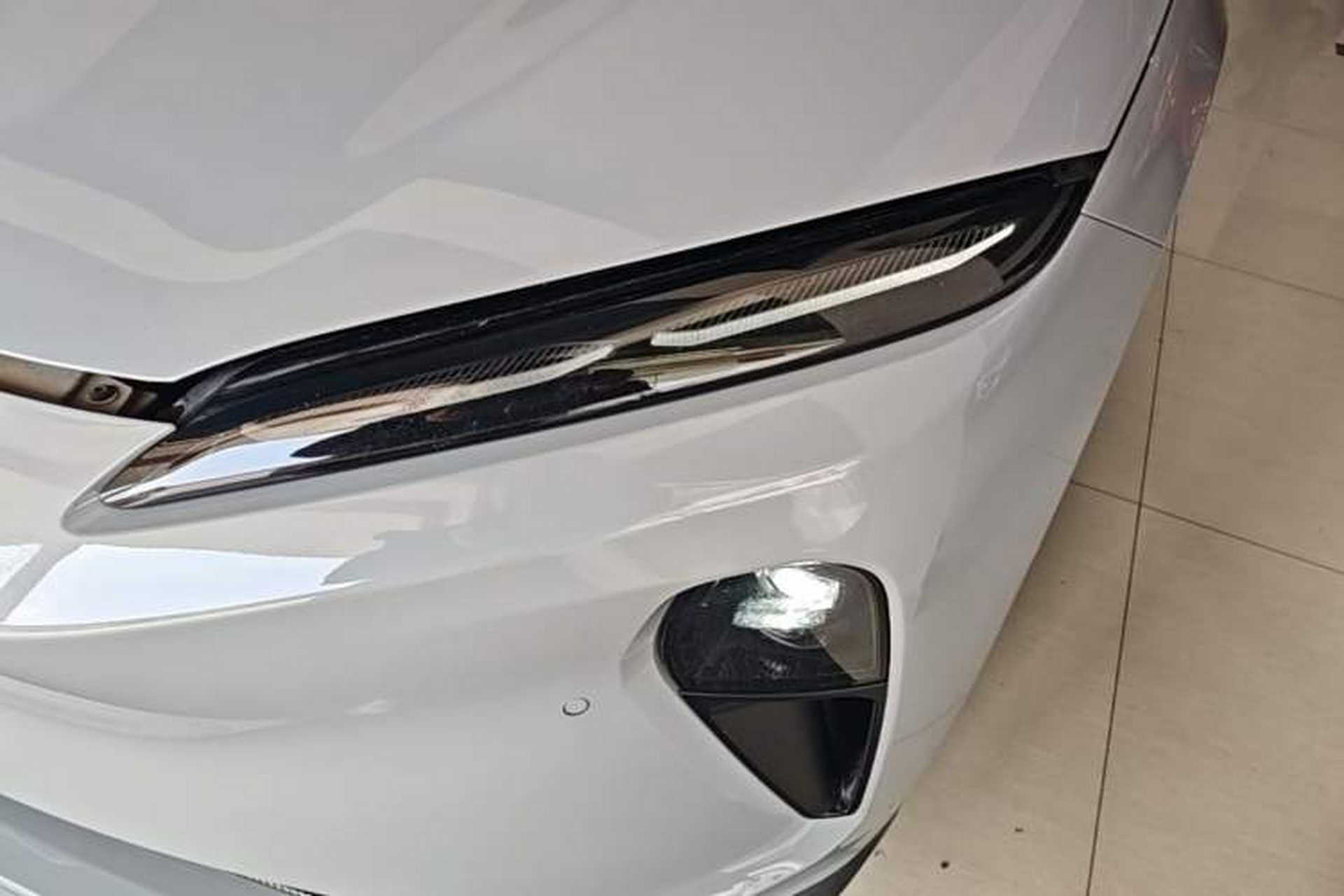 Used Nio ET5 2024 75 kWh Left Front Headlight