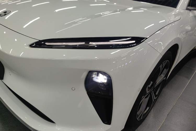 Used Nio ET5 2024 75 kWh Left Front Headlight