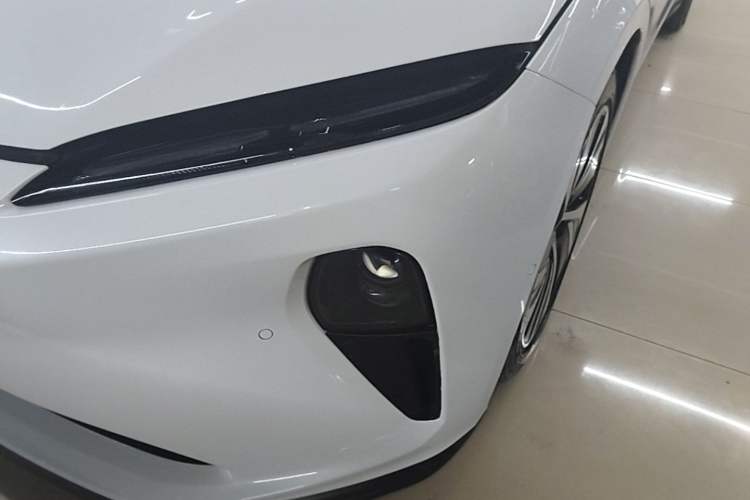 Used Nio ET5 2024 75 kWh Left Front Headlight