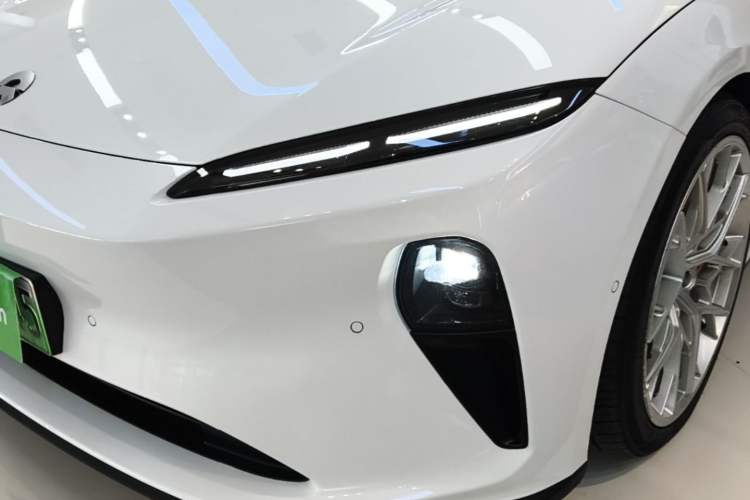 Used Nio ET5 2024 75 kWh Left Front Headlight