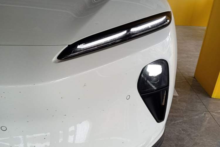 Used Nio ET5 2024 75 kWh Left Front Headlight