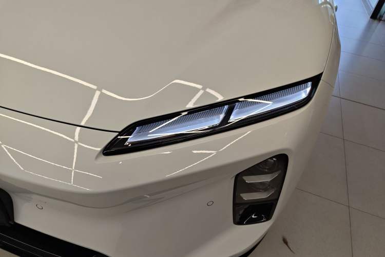 Used Nio ET5 2024 75 kWh Left Front Headlight