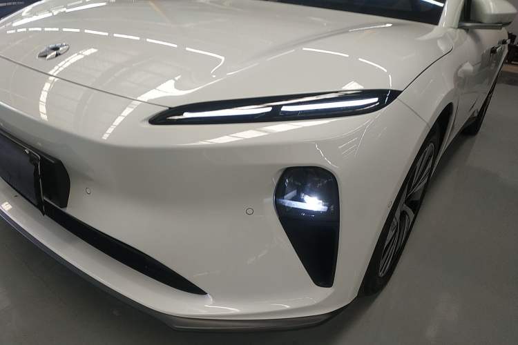 Used Nio ET5 2024 75 kWh Left Front Headlight