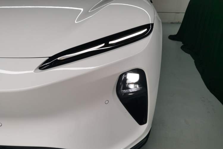 Used Nio ET5 2024 75 kWh Left Front Headlight