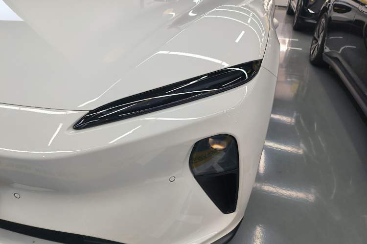 Used Nio ET5 2024 75 kWh Left Front Headlight