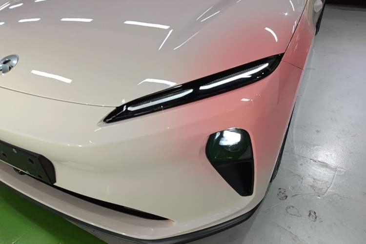 Used Nio ET5 2024 75 kWh Left Front Headlight