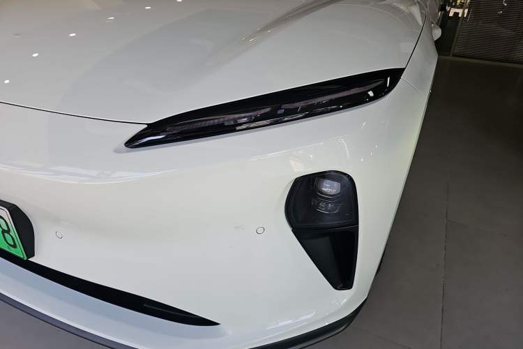 Used Nio ET5 2024 75 kWh Left Front Headlight