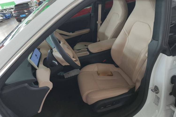 Used Nio ET5 2024 75 kWh Left Front Seat