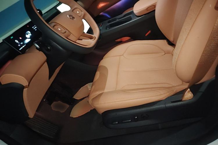Used Nio ET5 2024 75 kWh Left Front Seat