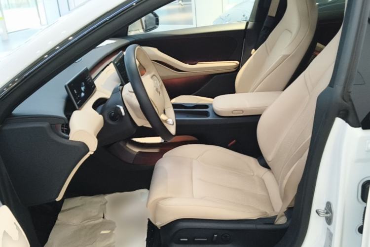 Used Nio ET5 2024 75 kWh Left Front Seat