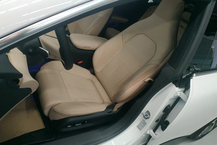 Used Nio ET5 2024 75 kWh Left Front Seat