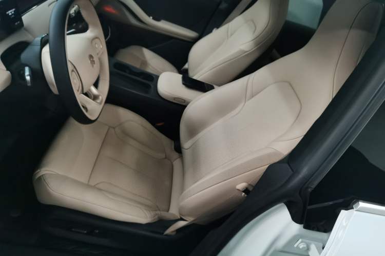 Used Nio ET5 2024 75 kWh Left Front Seat