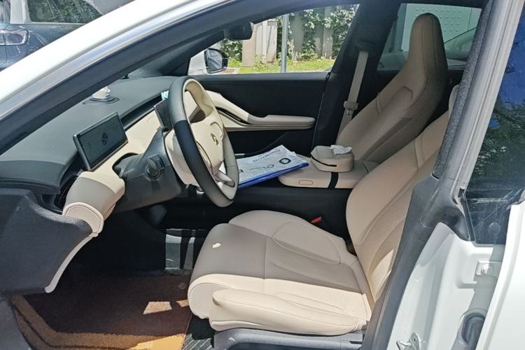 Used Nio ET5 2024 75 kWh Left Front Seat