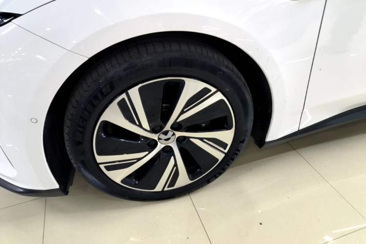 Used Nio ET5 2024 75 kWh Left Front Wheel Hub