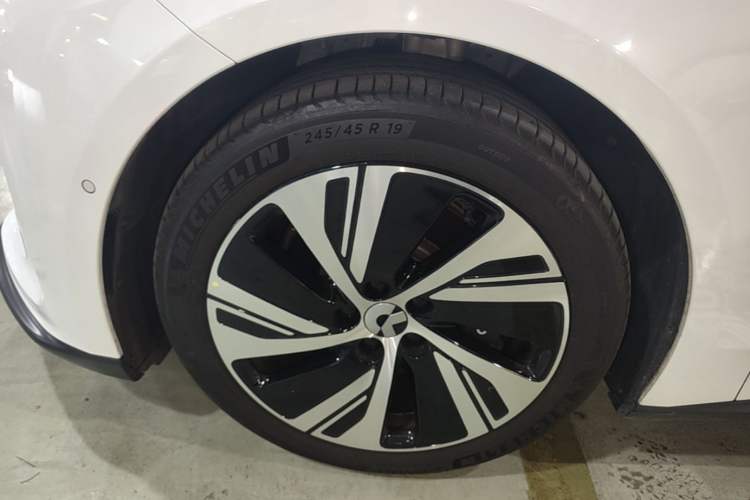 Used Nio ET5 2024 75 kWh Left Front Wheel Hub