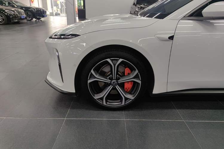 Used Nio ET5 2024 75 kWh Left Front Wheel Hub