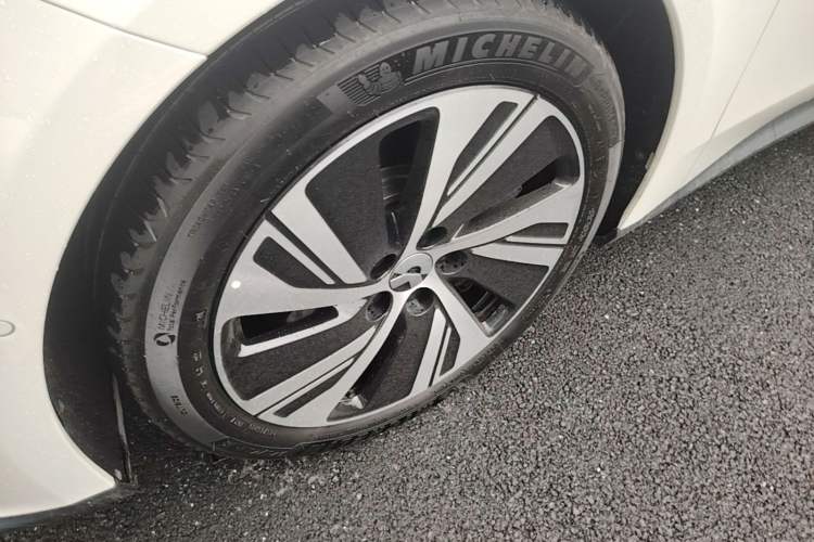 Used Nio ET5 2024 75 kWh Left Front Wheel Hub