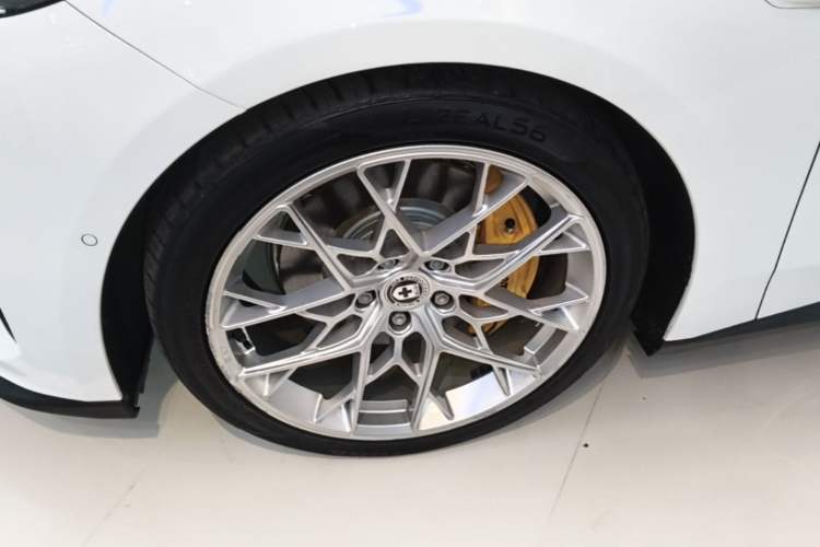 Used Nio ET5 2024 75 kWh Left Front Wheel Hub