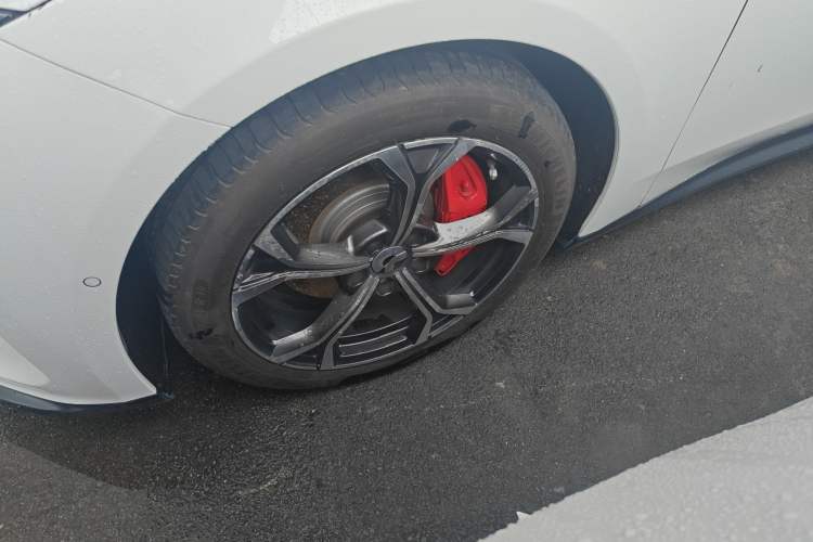 Used Nio ET5 2024 75 kWh Left Front Wheel Hub