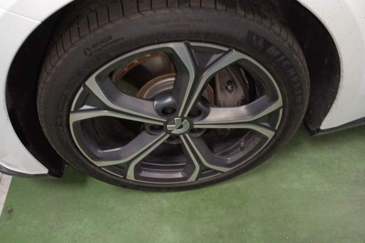 Used Nio ET5 2024 75 kWh Left Front Wheel Hub