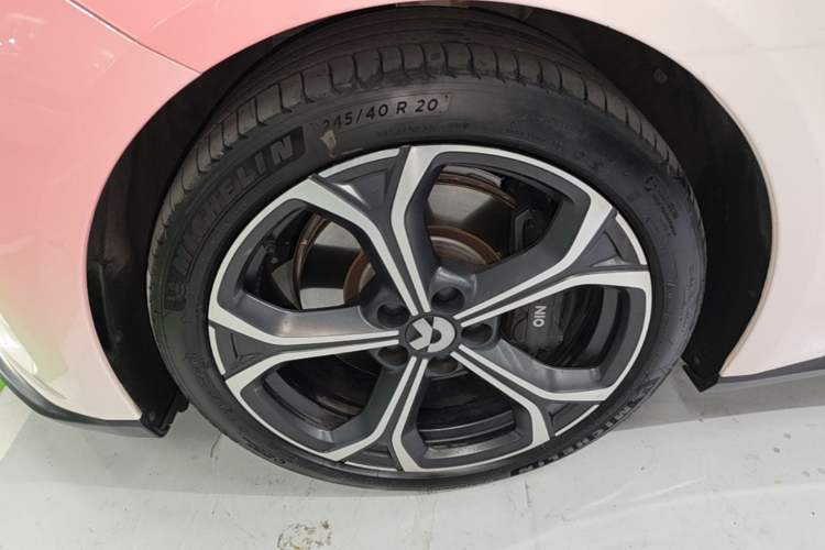 Used Nio ET5 2024 75 kWh Left Front Wheel Hub