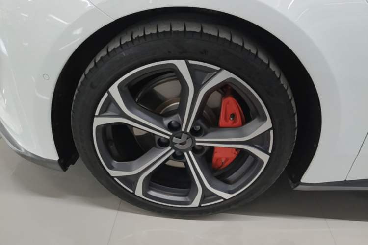 Used Nio ET5 2024 75 kWh Left Front Wheel Hub