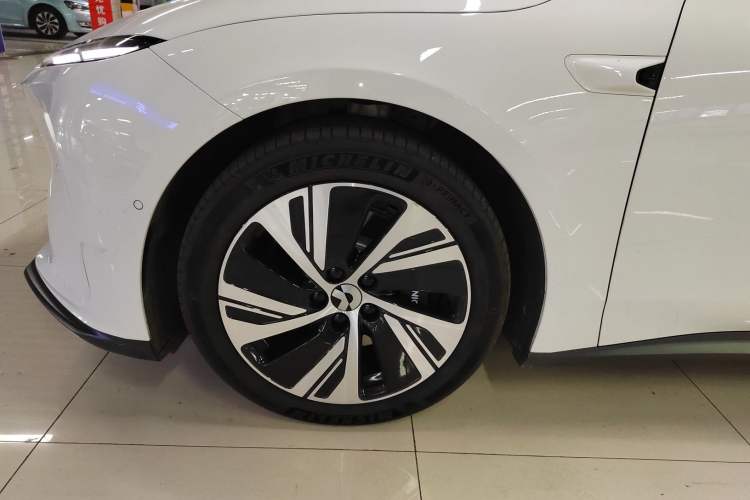 Used Nio ET5 2024 75 kWh Left Front Wheel Hub