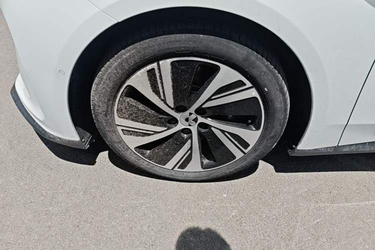 Used Nio ET5 2024 75 kWh Left Front Wheel Hub