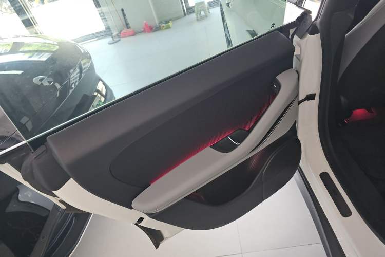 Used Nio ET5 2024 75 kWh Left Rear Door Interior