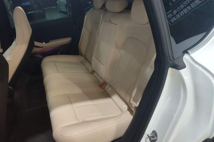 Used Nio ET5 2024 75 kWh Left Rear Seat