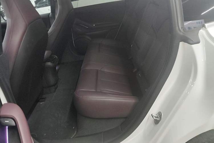 Used Nio ET5 2024 75 kWh Left Rear Seat