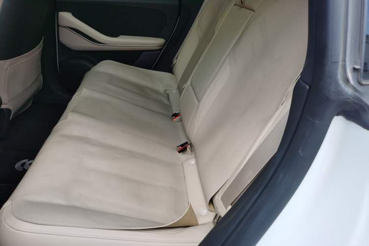 Used Nio ET5 2024 75 kWh Left Rear Seat