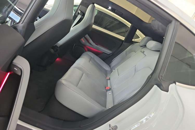 Used Nio ET5 2024 75 kWh Left Rear Seat