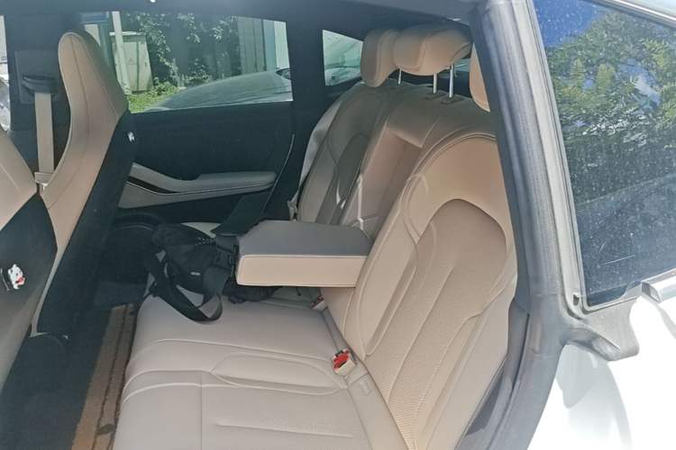 Used Nio ET5 2024 75 kWh Left Rear Seat