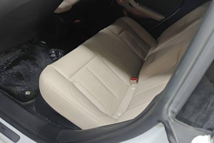 Used Nio ET5 2024 75 kWh Left Rear Seat