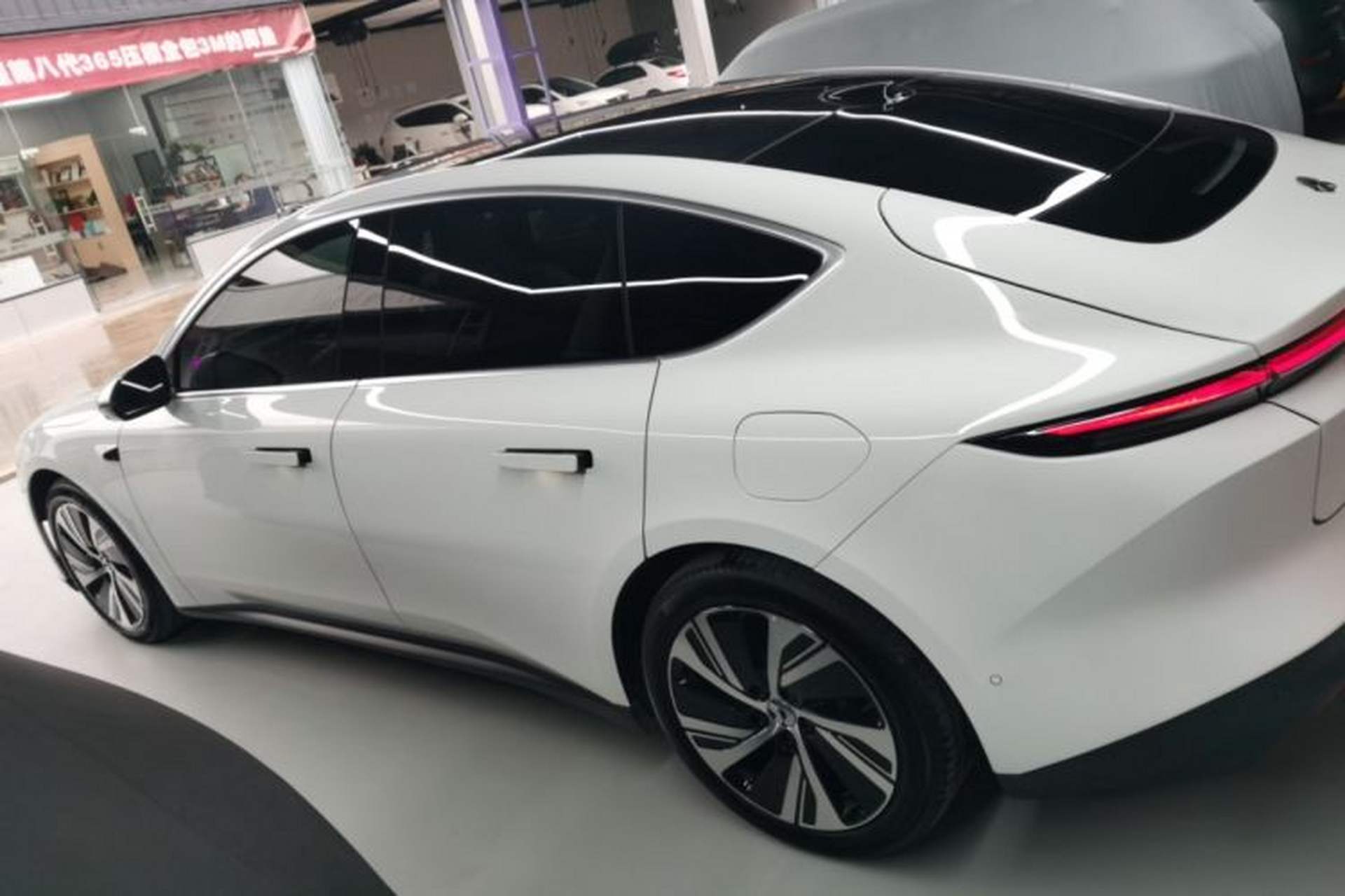 Used Nio ET5 2024 75 kWh Left Side