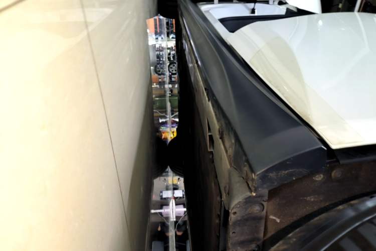 Used Nio ET5 2024 75 kWh Left Side Sill