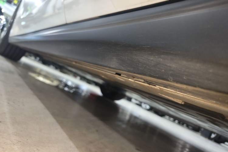 Used Nio ET5 2024 75 kWh Left Side Sill