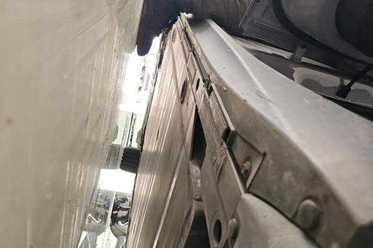 Used Nio ET5 2024 75 kWh Left Side Sill