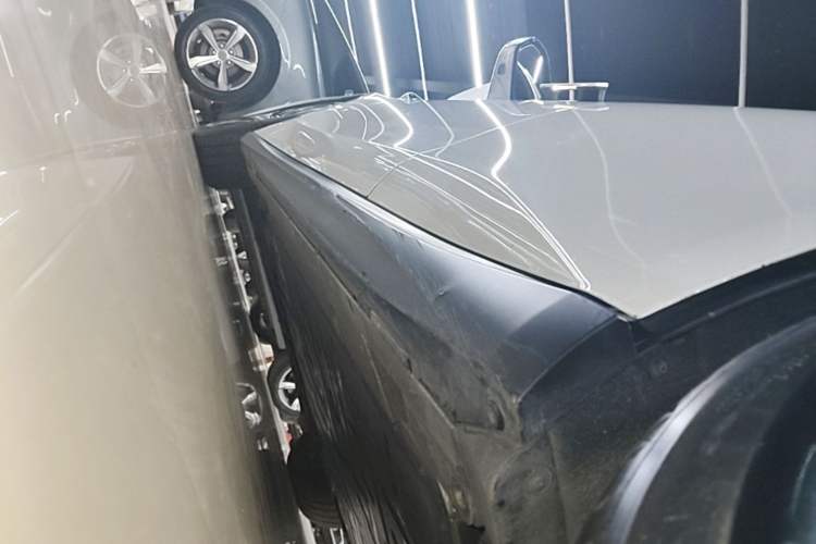 Used Nio ET5 2024 75 kWh Left Side Sill