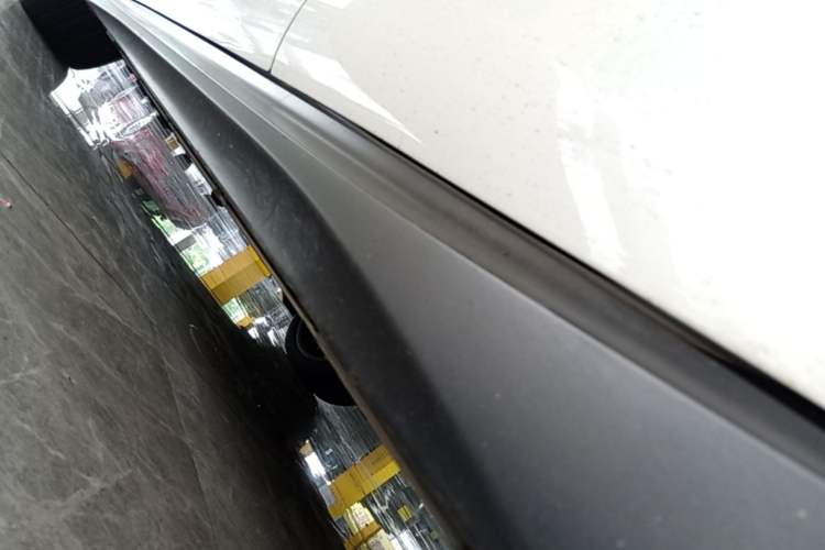 Used Nio ET5 2024 75 kWh Left Side Sill