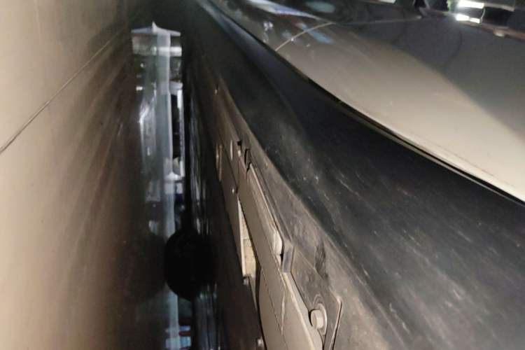 Used Nio ET5 2024 75 kWh Left Side Sill