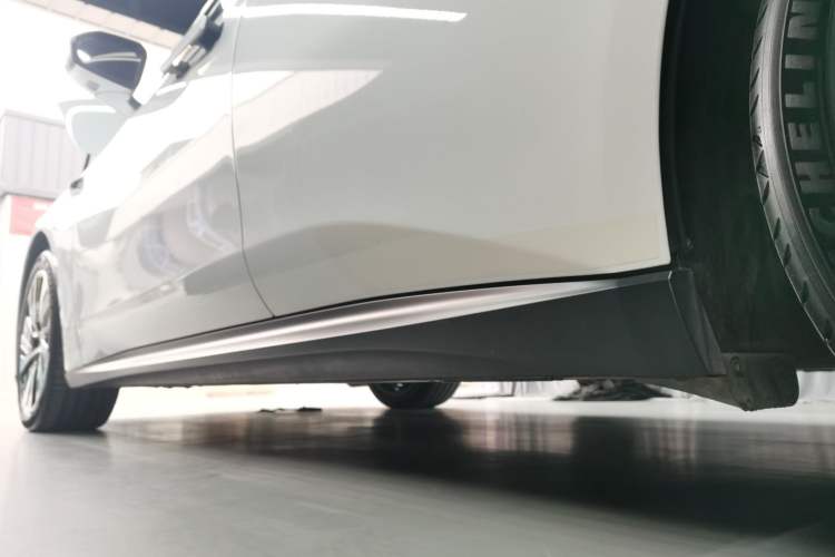 Used Nio ET5 2024 75 kWh Left Side Sill