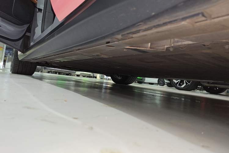 Used Nio ET5 2024 75 kWh Left Side Sill